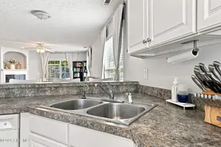 135 Luke Court, New Bern, NC 28560 – photo 11: Kitchen