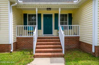 102 Laura Drive, New Bern, NC 28562 – photo 7: Covered Front Porch