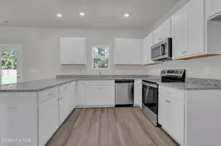 1153 Tennessee Walker Way, Bolivia, NC 28422 — 4-bedroom home in River Tide Farms, Bolivia, NC, photo 5 of 18: Kitchen