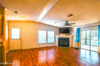 118 Woodland Drive, Swansboro, NC 28584 — 3-bedroom manufactured home in Hadnot Creek, Swansboro, NC, photo 3 of 16: Den