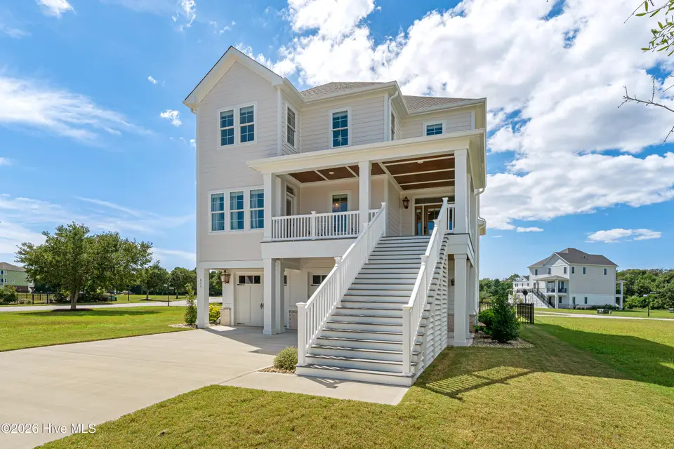 855 Cannonsgate Drive, Newport, NC 28570 – photo 1 of 55: Stunning Cannonsgate home