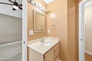 3039 Weatherby Court, Wilmington, NC 28405 — 2-bedroom home in Northchase, Wilmington, NC, photo 14 of 41: Guest Bath 2