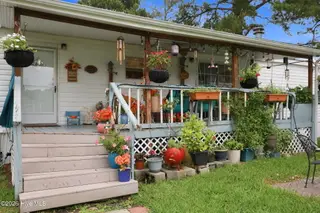 727 Ball Road, Washington, NC 27889 — 3-bedroom manufactured home, Washington, NC, photo 5 of 52: 21-web-or-mls-IMG_0007 (1)