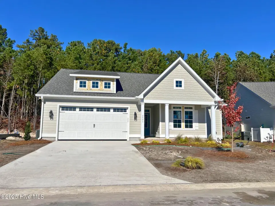 2006 Brighton Drive, New Bern, NC 28562 – photo 1 of 40: 408b6397-d05c-40ed-85a1-82f3950c01ac
