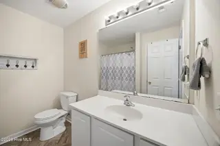 2223 Locksley Woods Drive G, Greenville, NC 27858 – photo 11: 8-web-or-mls-bls_0008
