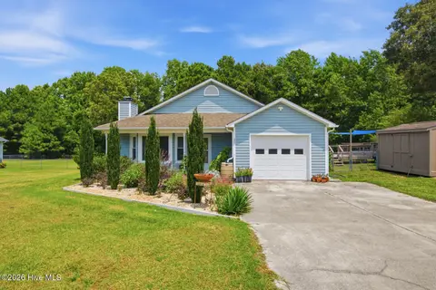 382 Riggs Rd, Hubert