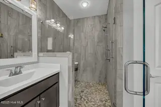 3078 Broadhaven Drive, Leland, NC 28451 — 4-bedroom home in Brunswick Forest, Leland, NC, photo 21 of 69: Primary Bathroom