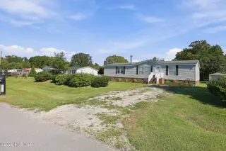 102 Wildcat Court, Richlands, NC 28574 — 3-bedroom manufactured home in Gregory Fork Acres, Richlands, NC, photo 8 of 55: 9-web-or-mls-IMG_4737