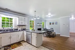 201 Greenbriar Drive, Jacksonville, NC 28546 – photo 10
