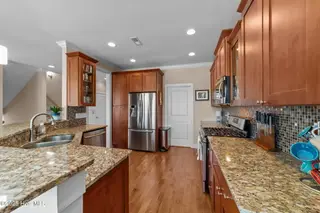 124 W Pelican Drive, Oak Island, NC 28465 – photo 9: 23-web-or-mls-CZ9A9106