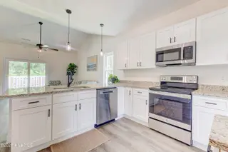 544 Timbercrest Circle SE, Bolivia, NC 28422 – photo 8: 520 Timbercrest Circle-print-012-037-Kit