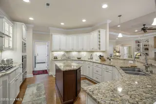 214 Fayemarsh Road, Wilmington, NC 28412 — 3-bedroom home in Village at Motts Landing, Wilmington, NC, photo 16 of 49: Fayemarsh214-5kitShaneL33A0062-CR2 copy