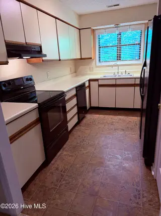 812 Hidden Branches Close, Winterville, NC 28590 – photo 12: 812Kitchen2