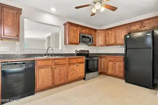 4008 Lucerne Court B, Winterville, NC 28590 – photo 10: 28-web-or-mls-IMG_0026_edit