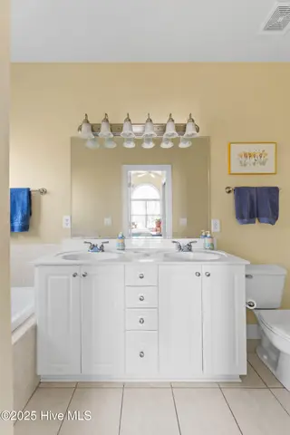 82 Highlands Drive, Hampstead, NC 28443 – photo 13: 021_82_highlands_drive_final-20_575