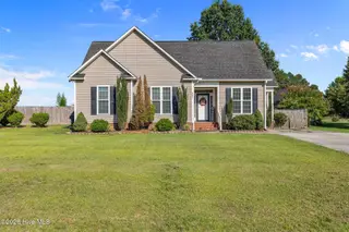 204 Planters Ridge Drive, Pikeville, NC 27863 – photo 1: 5T5A9814
