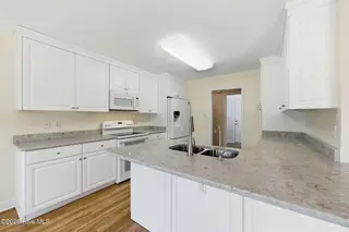 1007 Barkentine Drive, New Bern, NC 28560 – photo 17: Kitchen