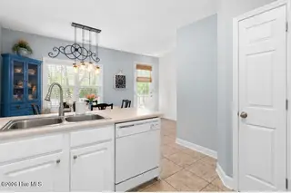 221 Palomino Lane, Swansboro, NC 28584 – photo 14: palomino_decluttered_kitchen