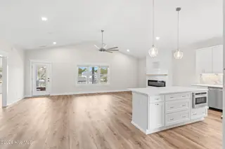 204 NE 33rd Street, Oak Island, NC 28465 – photo 8: 16-web-or-mls-cammediallc.com-22
