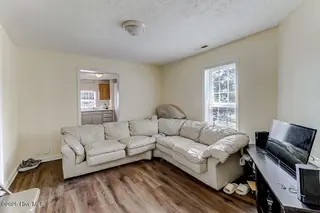 817 S 11th Street, Wilmington, NC 28401 — 3-bedroom home in Dawson-Castle Street, Wilmington, NC, photo 3 of 15: IMG_6583_4_5_6_7