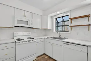 4190 Spirea Drive Unit D, Wilmington, NC 28403 – photo 15: Kitchen
