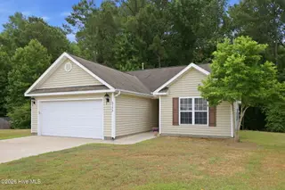 3172 Ruth Court, Greenville, NC 27834 – photo 3: 6-web-or-mls-IMG_0004 (1)