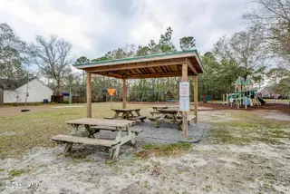 1643 Chadwick Shores Drive, Sneads Ferry, NC 28460 – photo 6: 823 Chadwick Shores Dr Sneads-large-042-