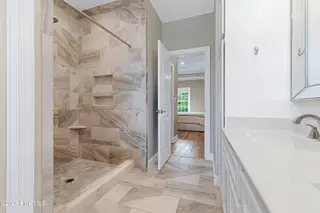 412 Waverly Court, Newport, NC 28570 – photo 20: Primary ensuite
