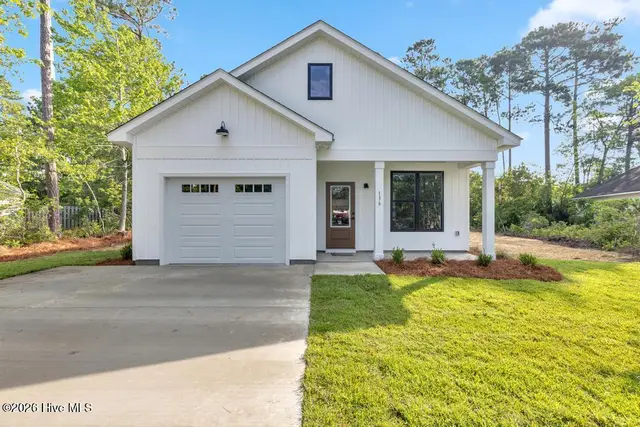 302 Pine Court, Hampstead, NC 28443