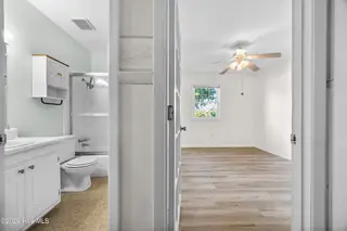 514 Cathay Road, Wilmington, NC 28412 – photo 20: 32_hallway