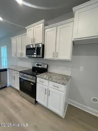 915 Caroline Court, New Bern, NC 28560 – photo 12: 1727 Kitchen2