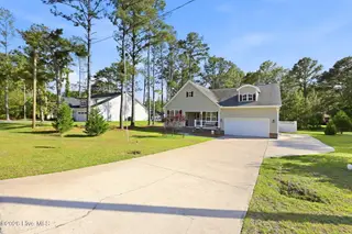 6110 Albatross Drive, New Bern, NC 28560 – photo 3: 9-web-or-mls-0C0A6190-copy_edit