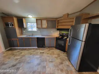119 Edgewater Lane, Richlands, NC 28574 — 2-bedroom manufactured home in Chapel Ridge, Richlands, NC, photo 16 of 34: Kitchen