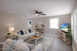 309 Lakewood Drive, Jacksonville, NC 28546 – photo 4: Greyish beige