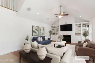 117 Hodges Street, Morehead City, NC 28557 – photo 2: Living room