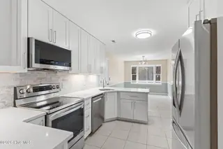 42 Pinewood Drive, Carolina Shores, NC 28467 – photo 14: Kitchen
