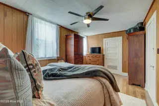 928 General Whiting Boulevard, Kure Beach, NC 28449 — 5-bedroom home, Kure Beach, NC, photo 22 of 72: tempImagex3IKe5