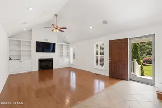 117 Hodges Street, Morehead City, NC 28557 – photo 3: Living room