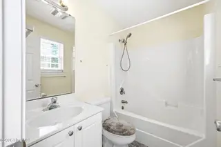 141 Crystal Road, Southport, NC 28461 — 3-bedroom home, Southport, NC, photo 23 of 40: 141 Crystal Rd hall bath