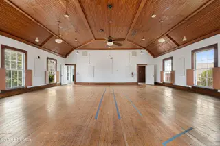 204 Turner Street, Beaufort, NC 28516 – photo 19: Second floor gathering and meeting space