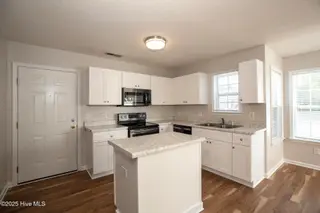 1008 S 10th Street, Wilmington, NC 28401 — 3-bedroom home in Downtown, Wilmington, NC, photo 10 of 29: 10thS1008-4kitDanL33A6319 copy