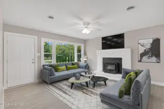 175 Kellumtown Road, Hubert, NC 28539 — 3-bedroom home, Hubert, NC, photo 5 of 23: Living Rm