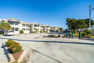 602 W Fort Macon Road 139, Atlantic Beach, NC 28512 – photo 21: palm-suites-23