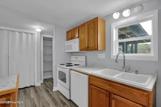 1784 N.C. Hwy-172, Sneads Ferry, NC 28460 — 3-bedroom manufactured home, Sneads Ferry, NC, photo 10 of 28