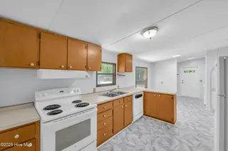 2092 John Henry Store Road, Currie, NC 28435 — 3-bedroom manufactured home, Currie, NC, photo 10 of 30: 9_2092 john henry store rd-00009