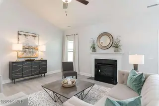 6317 Gondolier Drive, New Bern, NC 28560 – photo 6: Living room