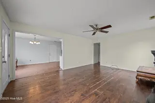 107 Luke Court, New Bern, NC 28560 – photo 8: Living Room