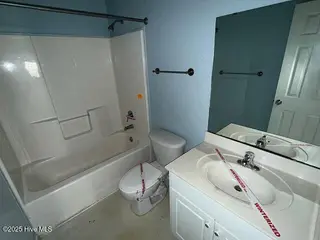 103 Leonard Drive, New Bern, NC 28560 – photo 12: Bathroom