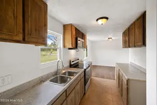 3833 Nc Hwy 903, Rose Hill, NC 28458 — 3-bedroom home, Rose Hill, NC, photo 14 of 33: 21-web-or-mls-Kitche