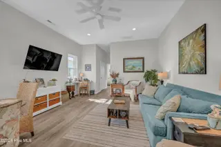 507 Greenville Avenue Unit 1, Carolina Beach, NC 28428 – photo 4: 006_img_7915_808